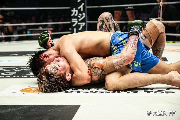 『超RIZIN.5』平本蓮vs.カルシャガ・ダウトベック　©RIZIN FF