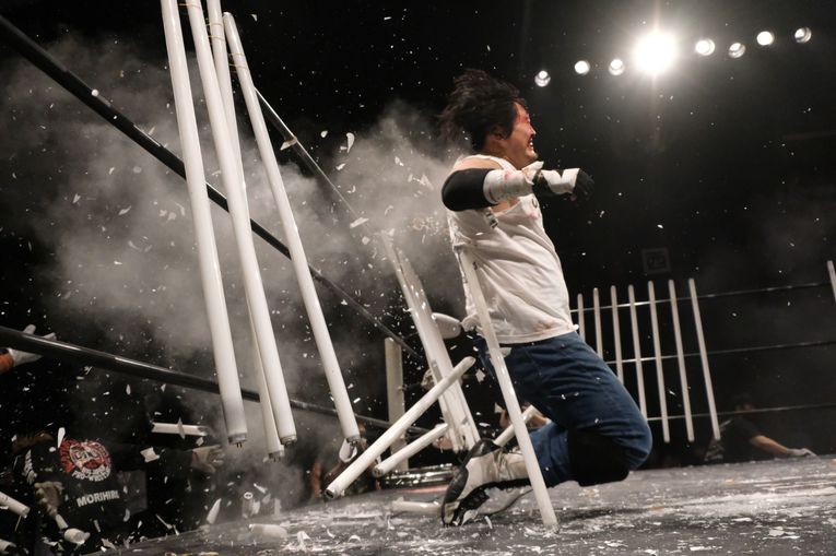 デスマッチファイター・ドリューは血がドクドク流れても試合を止めなかった 「ケガある、傷ある。でもやる。大好きだから」(48)