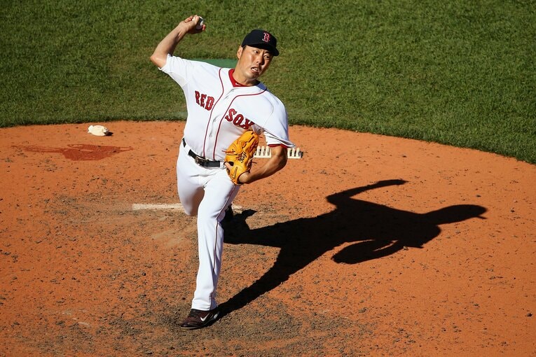 140キロ台前半の球速でも、スピンが利いた上原のストレートにMLBの強打者は振り遅れた©Getty Images