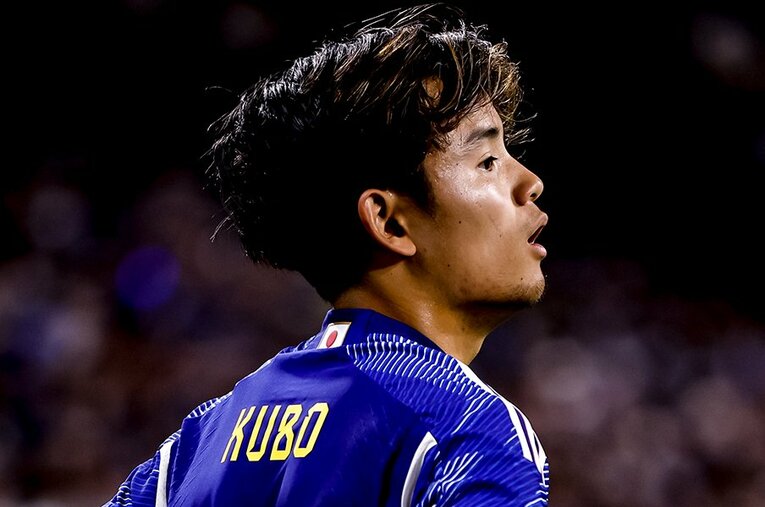 ソシエダ、日本代表で活躍する久保建英。彼の駆使する「軸足抜きキック」が、三笘薫の母校・筑波大学で磨かれているという ／ photograph by Kiichi Matsumoto