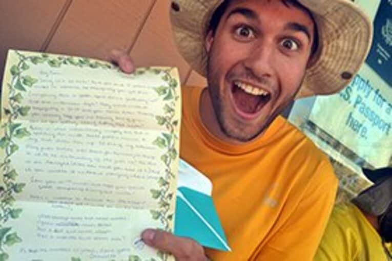 彼女からの手紙を見せびらかすサワークリーム19歳。