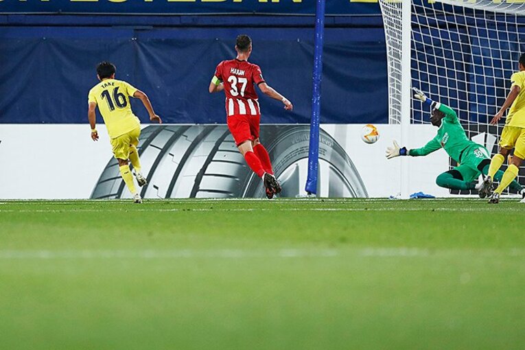 久保建英、EL衝撃デビューを独自写真で見る　日の丸スパイクと今季初得点、エメリ監督の“指摘”(6)