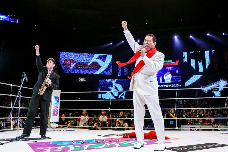 2010年『ダイナマイト』はアントニオ猪木がエグゼクティブプロデューサーを務めた