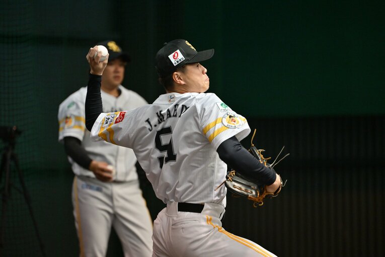 【連続写真】「ストレートが浮かび上がる…」前田純の投球フォーム　©Hideki Sugiyama