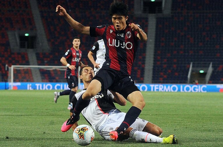 クリスティアーノ・ロナウドvs.冨安健洋 ／ photograph by Getty Images