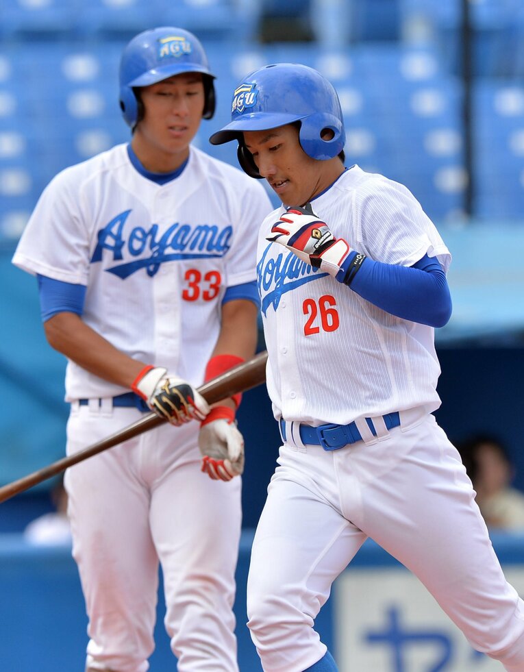 2学年下の吉田正尚（左）とは大学時代もクリーンナップを組んだ　©︎SANKEI SHIMBUN