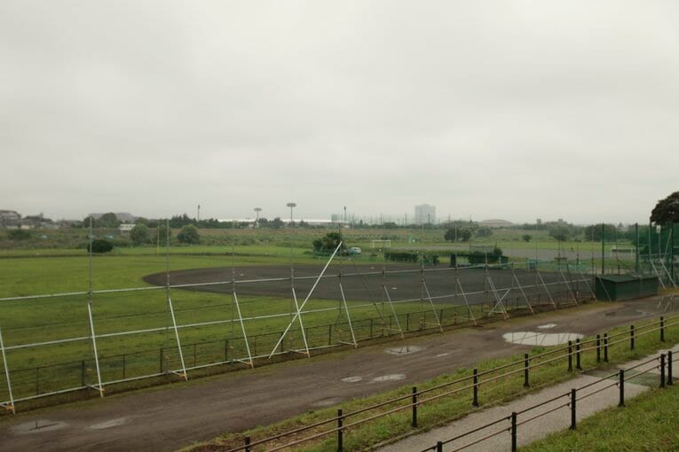 馬場らが汗を流した多摩川グラウンド　©Tadashi Shirasawa