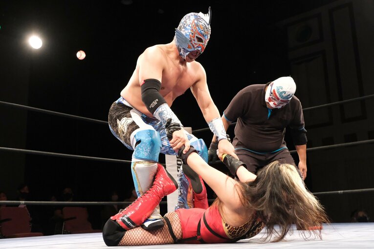 〈米軍基地で試合も〉沖縄唯一のプロレス団体『琉球ドラゴンプロレス』って何？ リングネームはグルクンマスク、首里ジョーなど(14)