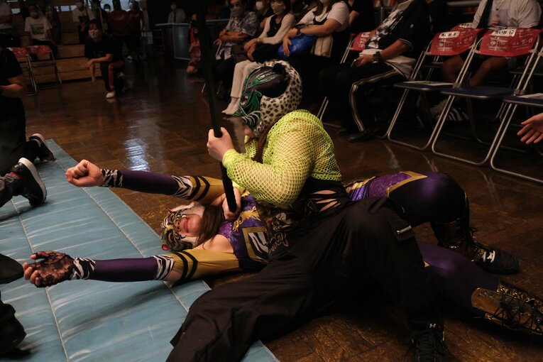 タイガー・クイーンを激怒させた“ヒール殺法”…乱入に凶器攻撃、待望のライバルは何でもありの“闇の軍団”？(62)