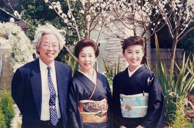 （左から）田丸、女優の山本陽子さん、芦川よしみさん　©Noboru Tamaru