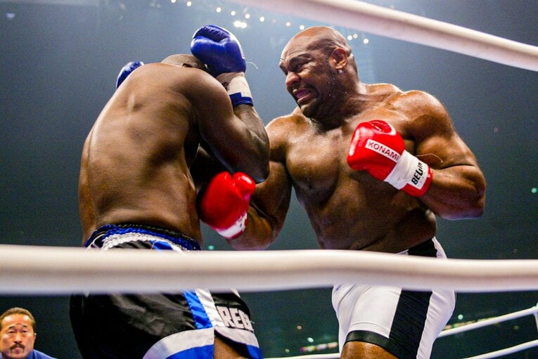 2度目の対戦でもフルパワーのパンチを放ちホーストに圧をかけるボブサップ