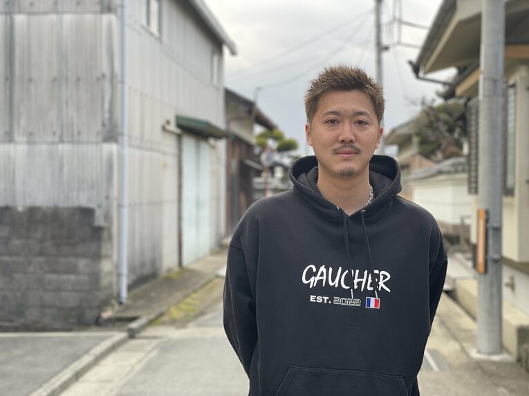 2月21日で31歳になる横山雄哉。現在は株式会社SIRに勤務しながら、自身のブランド『GAUCHER』のディレクターを務める