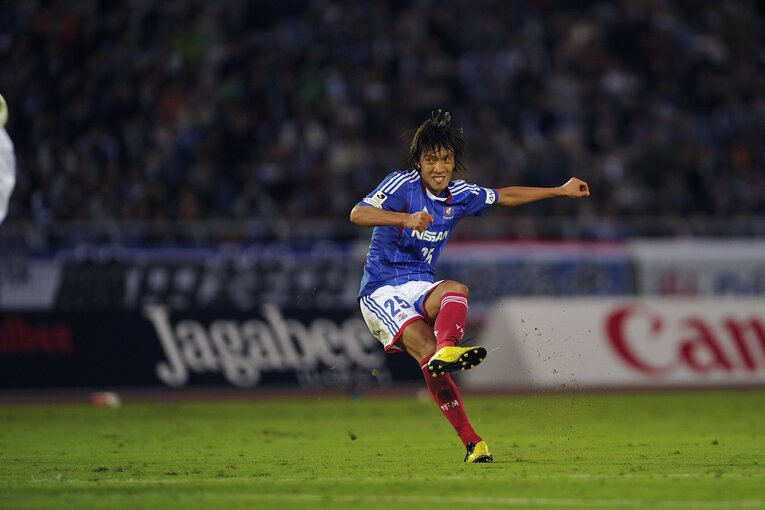 2010年に古巣のマリノスに復帰した中村は、2013年のJリーグアウォーズで2度目のMVPを受賞　©Sports Graphic Number