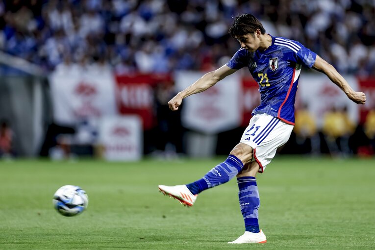 ペルー戦で鮮やかなミドルシュートを決めた伊藤洋輝　©Kiichi Matsumoto