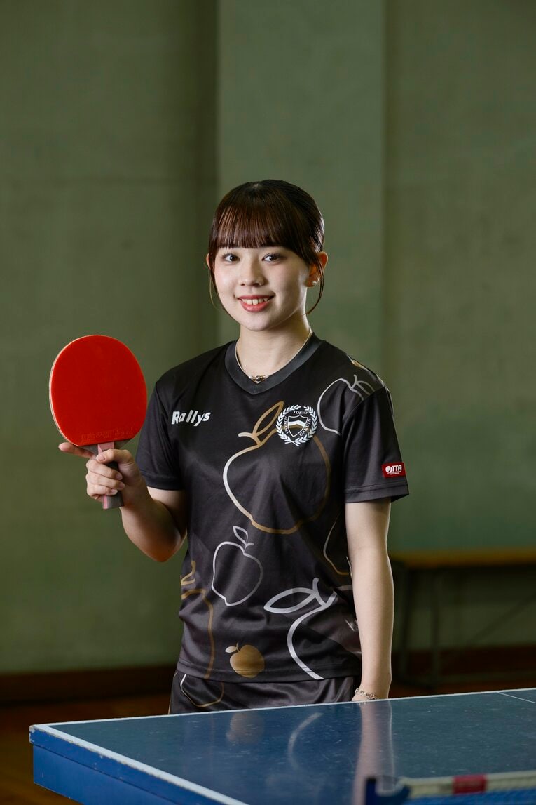 青学大3年生で、Tリーグでもプレーするカットマン・小林りんご【スワイプするとそのほかの写真もご覧になれます】　©Hirofumi Kamaya