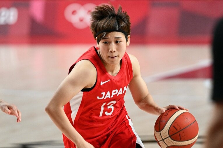 女子バスケ日本代表でも一際小柄な身長が目に付く富士通レッドウェーブの町田瑠唯。小さくても活躍できる秘訣はどこにあるのだろうか？ ／ photograph by JMPA