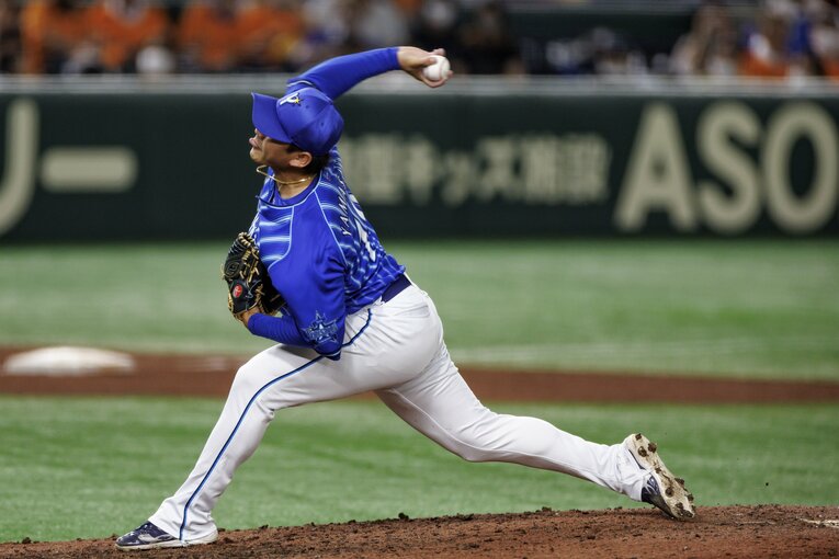 6月21日、巨人戦で登板する山﨑　©Kiichi Matsumoto