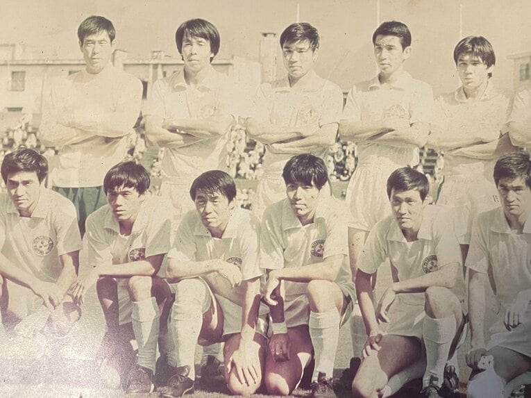 三菱重工時代の杉山隆一（前列左から3人目／本人提供）