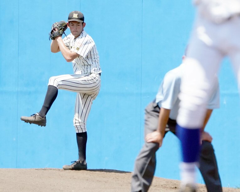 ノースアジア大明桜のエース風間球打（高3）。今秋のドラフト注目右腕（写真は準決勝でのブルペン練習）　©Sankei Shimbun