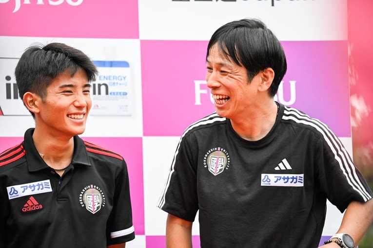思わず笑みをこぼす前田監督　©Nanae Suzuki