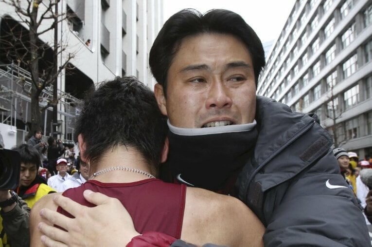 「山上りのスペシャリスト」は不在ながら、2011年の箱根駅伝で早稲田大学を優勝に導いた渡辺康幸監督 ／ photograph by JIJI PRESS