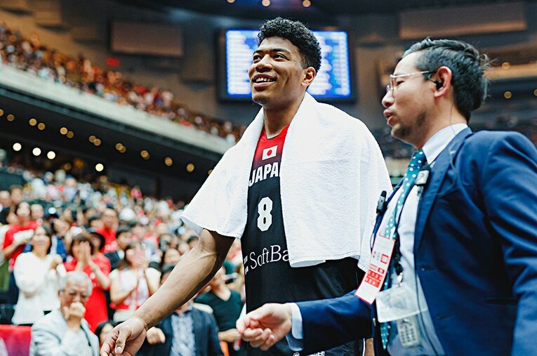 ドイツ戦では両軍最多の31得点をあげた八村。NBAサンダーでプレーする独PGのシュレーダーは「日本は手強かった」とコメント。 ／ photograph by Kiichi Matsumoto