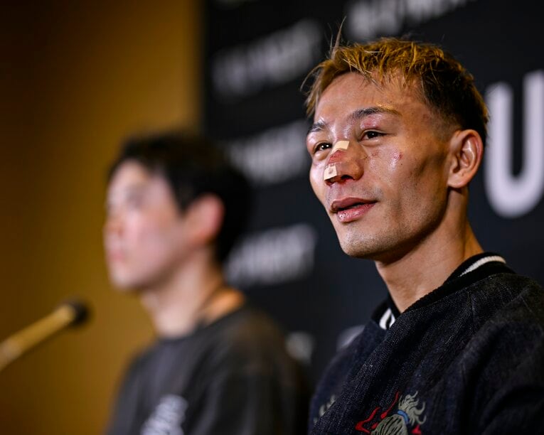 試合後会見での堤聖也。鼻は変形し、血が滲んでいた　©Hiroaki Finito Yamaguchi