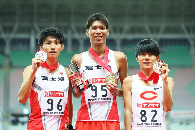 【大学1年時の吉居大和】2020年12月の日本選手権。社会人を相手に3位入賞、13分25秒87でU-20記録を再び更新する。東京五輪をかけた半年後の日本選手権も好走が期待された ©AFLO