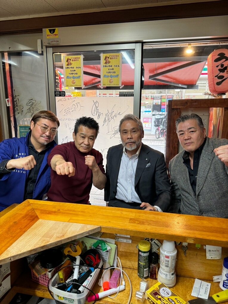 居酒屋「いきや」に集まるボクシング関係者たち（本人提供）