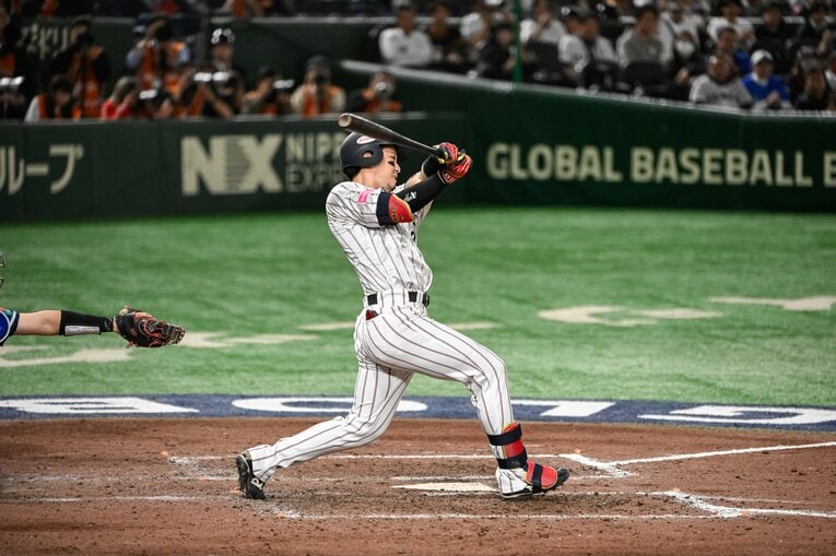 プレミア12決勝戦、栗原陵矢の痛烈な打球はファーストライナーで併殺、一瞬で試合終了に　©Nanae Suzuki