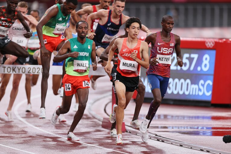 海外仕様のスローペース展開。そんな中で、三浦は自ら前へ出ていく　©JMPA