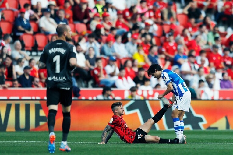 「クボは好きだよ。いつか…」古巣少年ファンが愛する久保建英21歳「マジョルカ帰還で大拍手→元戦友とハグ」を撮って感じたこと(30)