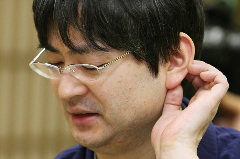 2009年の名人戦に臨んだ際の郷田真隆九段 ／ photograph by JIJI PRESS