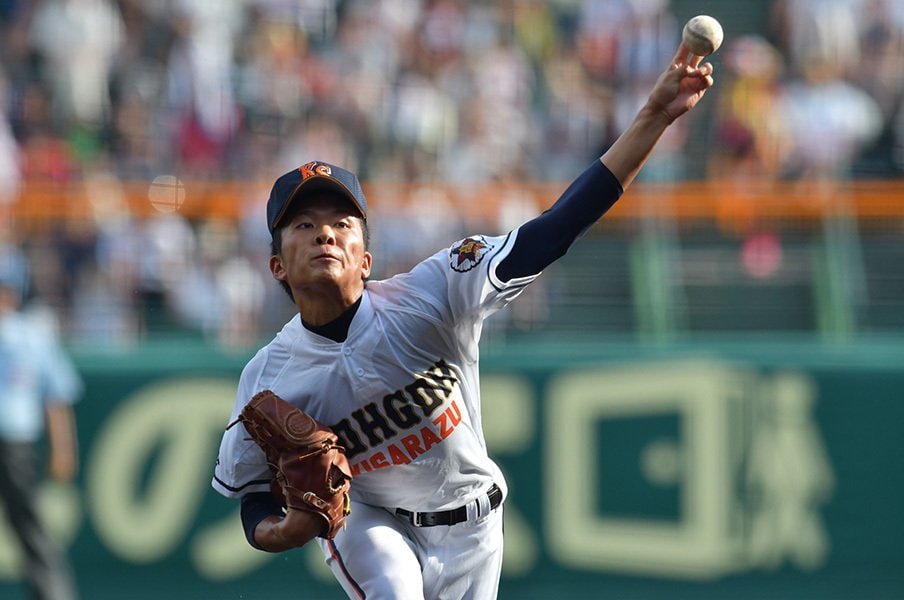 甲子園快投の左腕2人を見て考える。「思ったよりキレがある」球の正体。<Number Web> photograph by Hideki Sugiyama