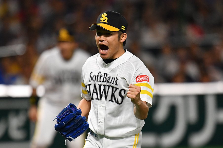 再び無死満塁を耐えた「森福の13球」。窮地ソフトバンクに勇気を与えるか。<Number Web> photograph by Hideki Sugiyama