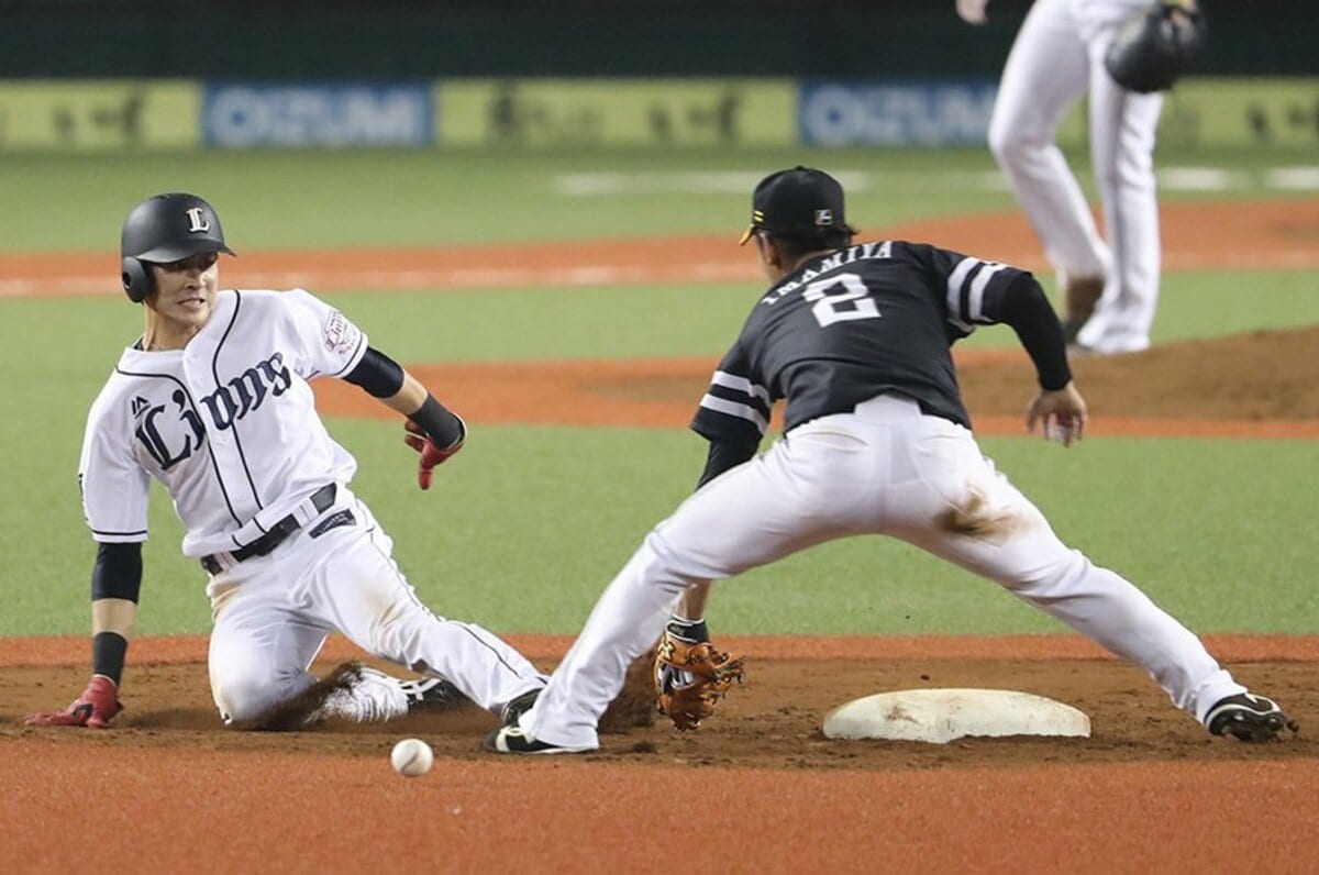 盗塁王 金子侑司が生まれるまで こだわりを捨て 周囲に愛されて 3 3 プロ野球 Number Web ナンバー