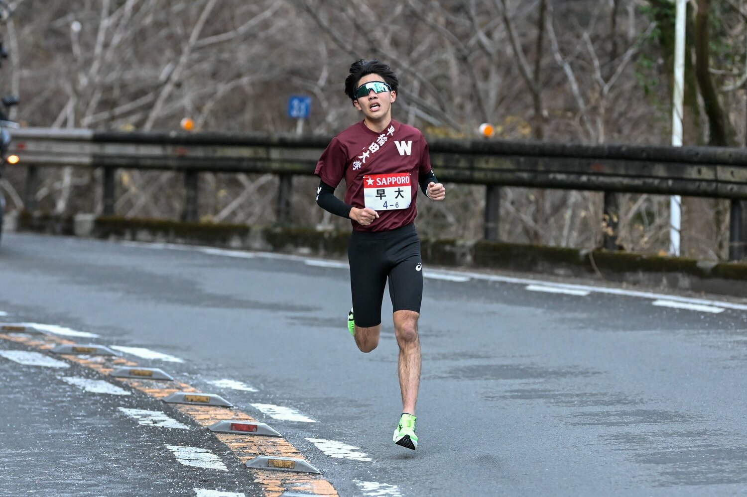 山下りの6区を走った山崎は区間6位の走りも、先頭とは1分以上差を広げられた ©Nanae Suzuki
