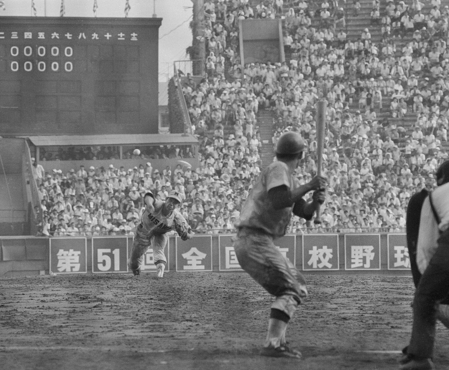 1969年の三沢ー松山商業の決勝。延長18回を終えて0-0のため、翌日再試合となった ©JIJI PRESS