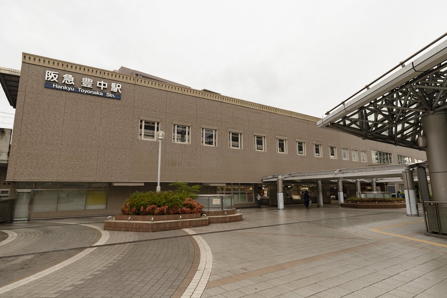 阪急豊中駅。10分ほど歩くと“高校野球”が生まれた豊中運動場の跡地がある