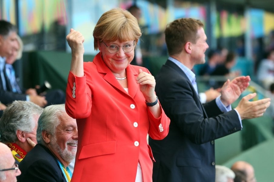 メルケル元首相とサッカードイツ代表の幸せな16年間…“お堅い”イメージを一変させたW杯の絶叫「あなたがとても恋しくなる」＜Number Web＞ photograph by Getty Images