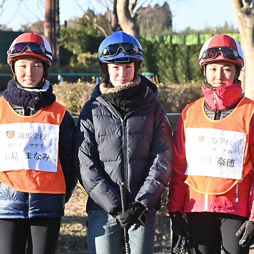 藤田菜七子元騎手　デサントコラボ　パーカー　未開封 f_18333018.jpg