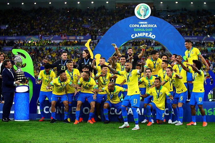 ブラジル人も呆れるネイマールの幼稚さ…コロナ禍に“500人で年越し