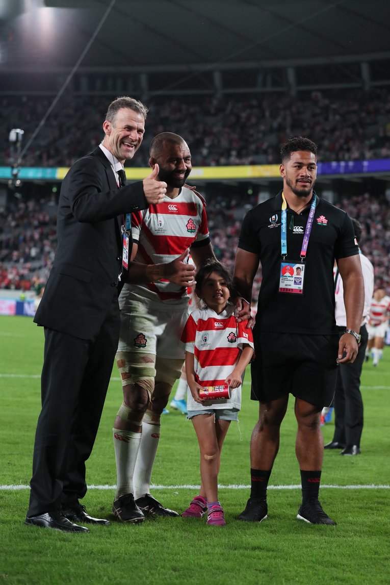 2019年W杯でリーチ マイケルらと写真に収まるガルブレイス氏（左）©︎Naoya Sanuki