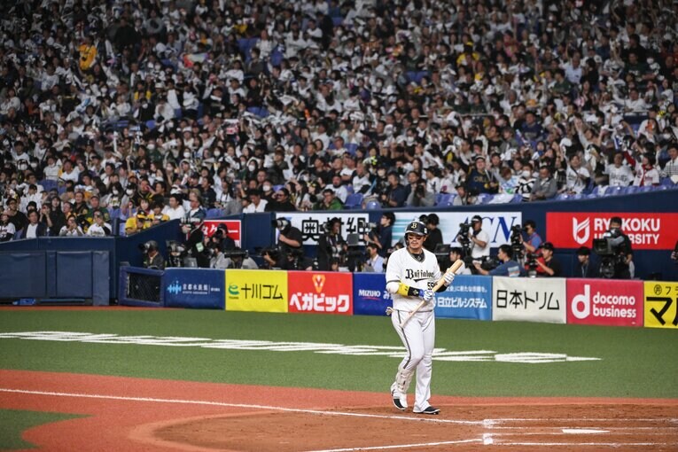 「代打・T-岡田」にボルテージは最高潮に　©︎Nanae Suzuki