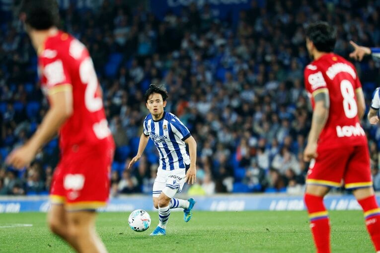 「珍しい…」久保建英がイラ立ったのは“反則覚悟の包囲網”ではなく…初タイトルから4日後「失望のMOM」“タケの自負”をカメラマンは感じた(9)