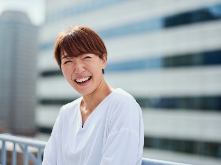 寺田選手と夫の佐藤さん、インタビュー特撮（※スワイプで他カットも見られます）　©Yuki Suenaga