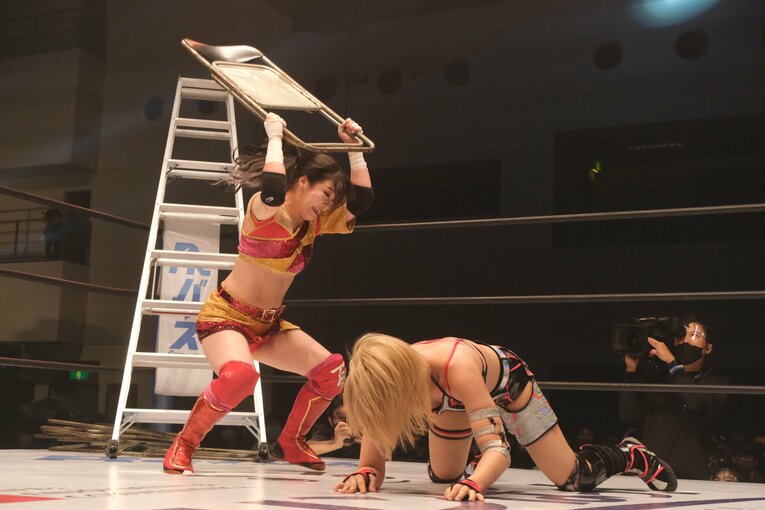 殴り続けた鈴季すず、抱きしめたジュリア…スターダムリーグ戦“最大のカード”は何を残したか？「本当の姉妹」「憎しみは晴れた」(75)