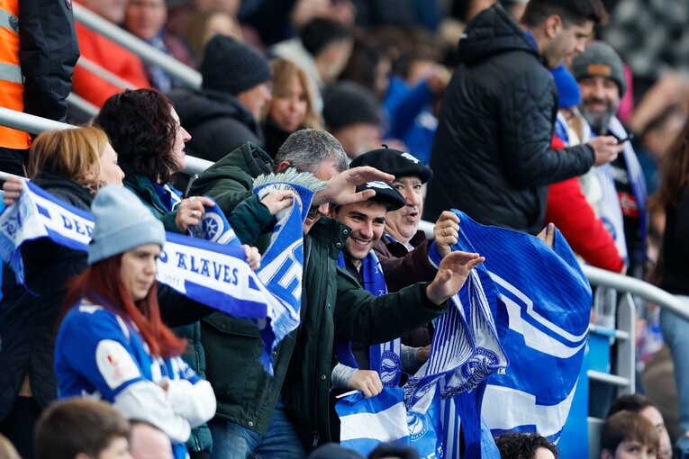 音楽に乗るアラベスファン、チームカラーがソシエダと似ている　©Daisuke Nakashima