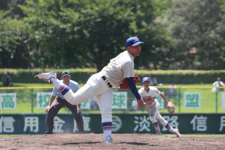 手術前のMAX148キロを誇った津嘉山のフォーム（３／６）　©Fumi Sawai