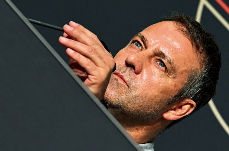 バイエルンも率いた名将ハンジ・フリック。W杯へどんな戦略を練っているのか ／ photograph by KYODO